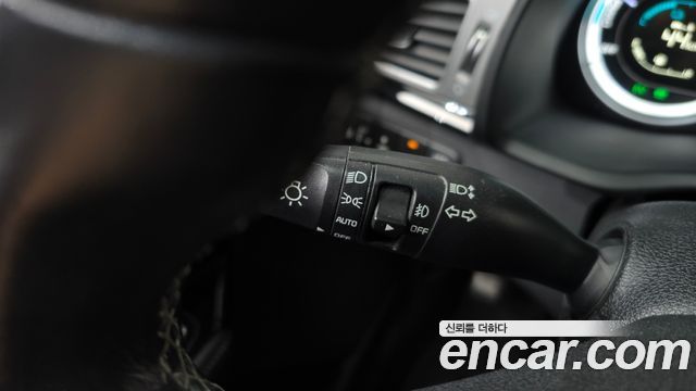 Kia Niro Prestige 2018 — фото 17