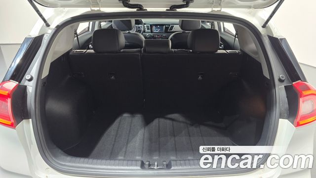 Kia Niro Prestige 2018 — фото 20