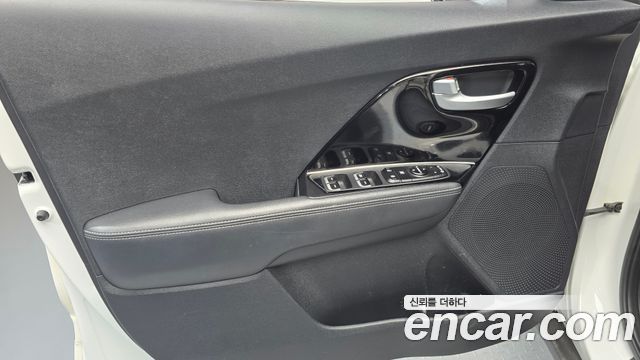 Kia Niro Prestige 2018 — фото 24