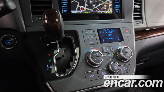 Toyota Sienna 3.5 AWD 2015 — фото 9