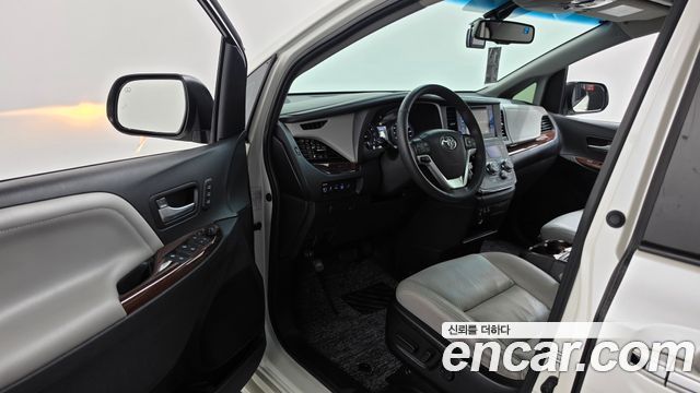 Toyota Sienna 3.5 AWD 2015 — фото 10