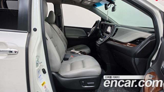 Toyota Sienna 3.5 AWD 2015 — фото 15