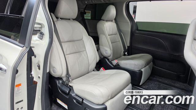 Toyota Sienna 3.5 AWD 2015 — фото 16