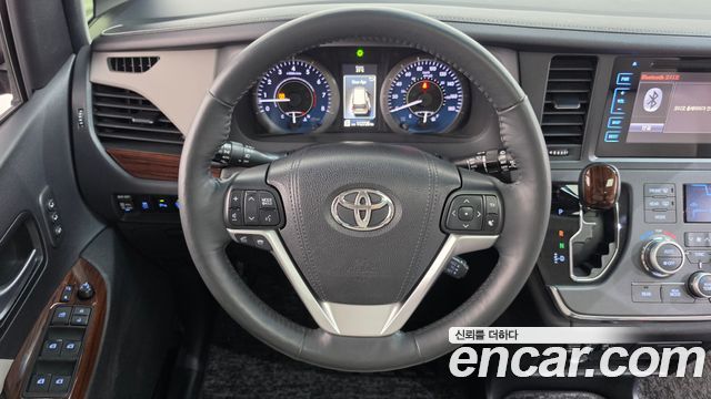 Toyota Sienna 3.5 AWD 2015 — фото 17