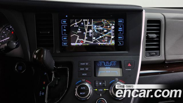 Toyota Sienna 3.5 AWD 2015 — фото 18