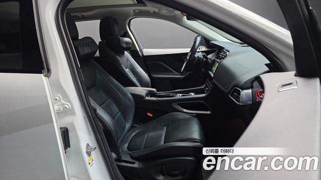 Jaguar F-PACE 20d R-Sport 2018 — фото 11