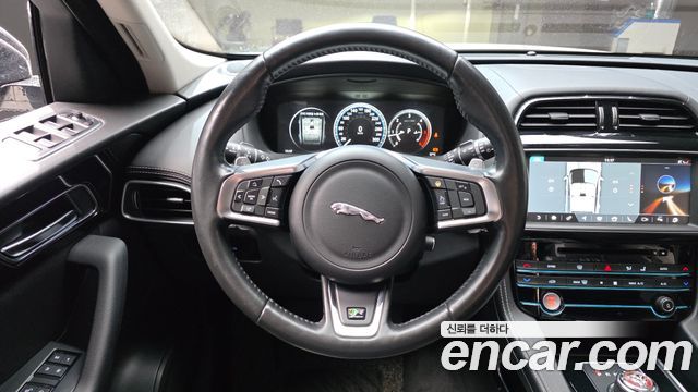 Jaguar F-PACE 20d R-Sport 2018 — фото 13