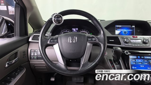 Honda Odyssey 3.5 4th 2014 — фото 13