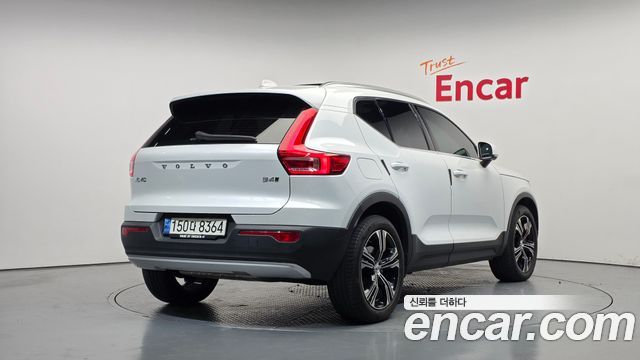 Volvo XC40 B4 Inscription 2021 — фото 2