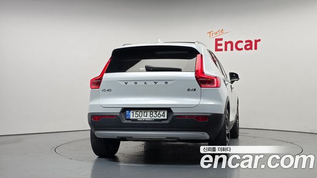 Volvo XC40 B4 Inscription 2021 — фото 4