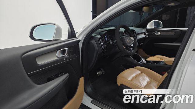 Volvo XC40 B4 Inscription 2021 — фото 10