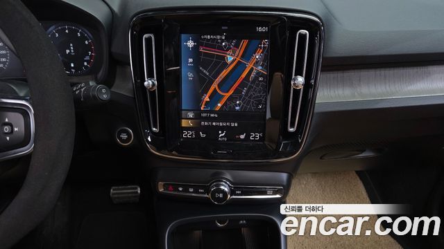Volvo XC40 B4 Inscription 2021 — фото 14