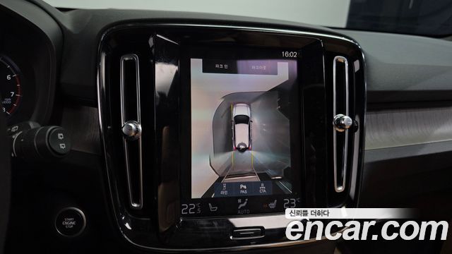 Volvo XC40 B4 Inscription 2021 — фото 16