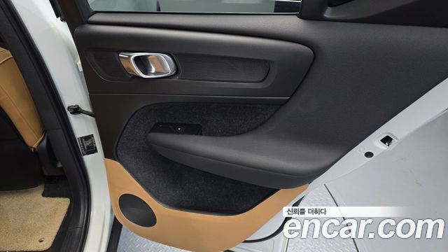 Volvo XC40 B4 Inscription 2021 — фото 25
