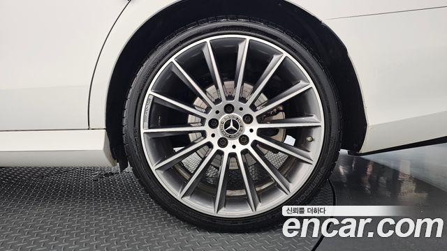 Mercedes-Benz E-Class (W213) E300 4MATIC AMG Line 2018 — фото 21