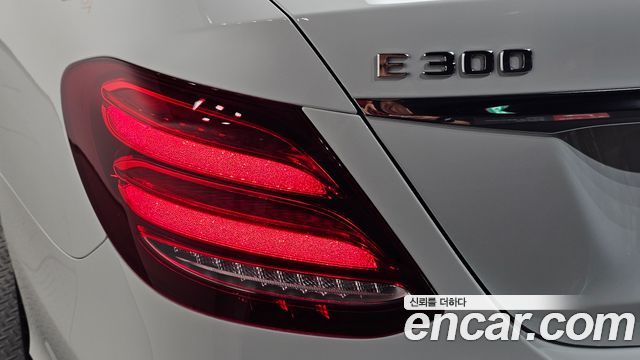 Mercedes-Benz E-Class (W213) E300 4MATIC AMG Line 2018 — фото 23