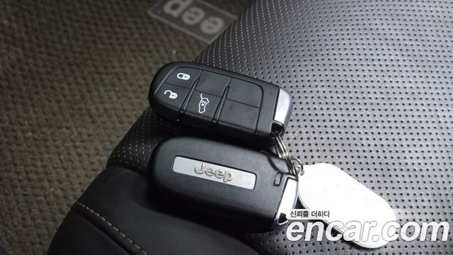 Jeep Grand Cherokee 3.0 Diesel Overland Summit WK2 2015 — фото 16