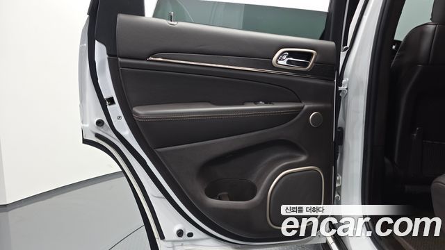 Jeep Grand Cherokee 3.0 Diesel Overland Summit WK2 2015 — фото 25