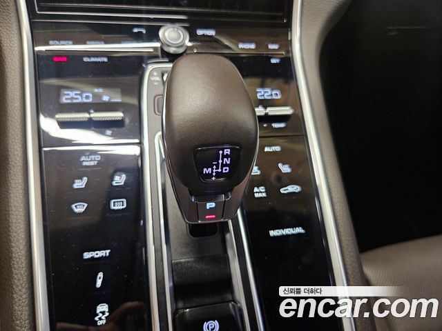 Porsche Panamera (971) 3.0 AWD 2018 — фото 9