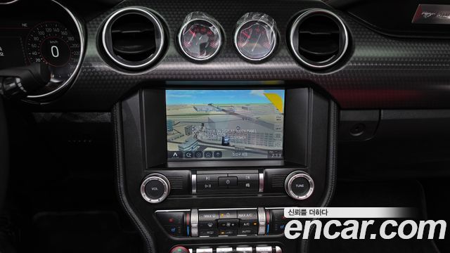Ford Mustang GT Convertible 2021 — фото 11