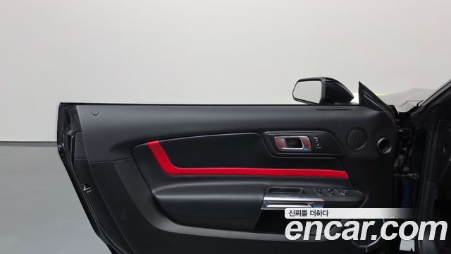 Ford Mustang GT Convertible 2021 — фото 25