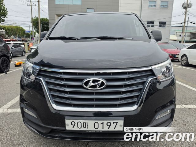 Hyundai Grand Starex Van 5-Seater Modern