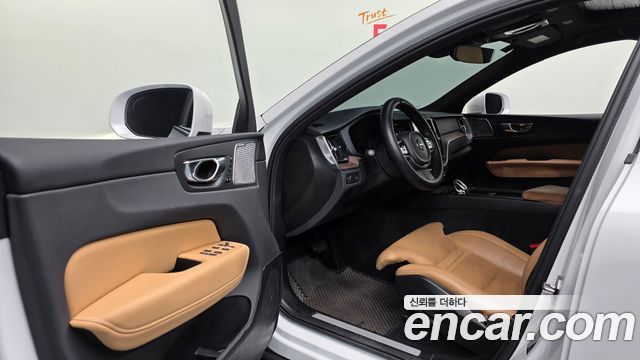 Volvo XC60 (II) B5 Inscription 2022 — фото 10
