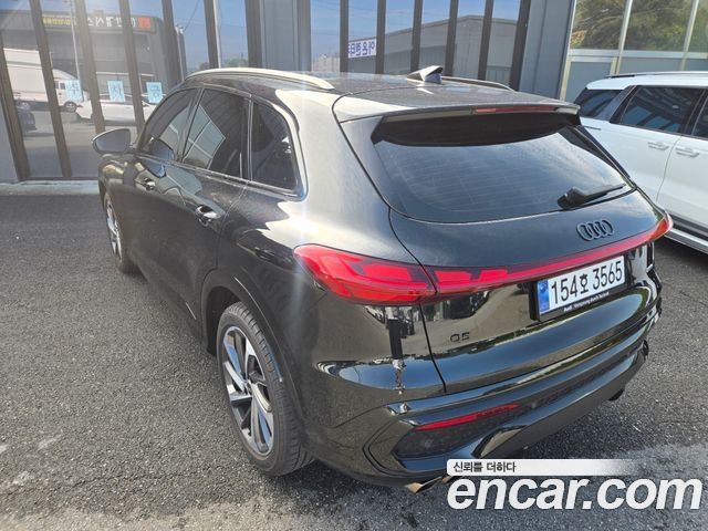 Audi Q5 (80A) 40 TDI Quattro S Line Black Edition 2025 — фото 2