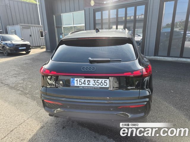 Audi Q5 (80A) 40 TDI Quattro S Line Black Edition 2025 — фото 4