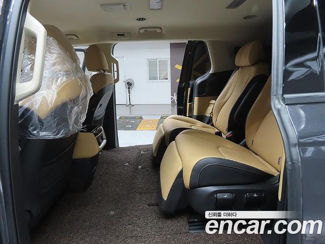 Kia Carnival (IV) Gasoline 7-Seater Signature 2023 — фото 10