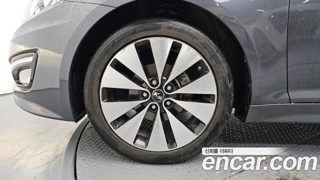 Kia K5 2.0 Prestige Standard 2013 — фото 21