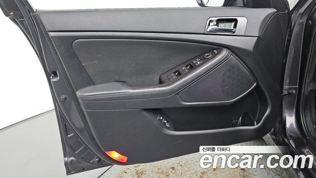 Kia K5 2.0 Prestige Standard 2013 — фото 24