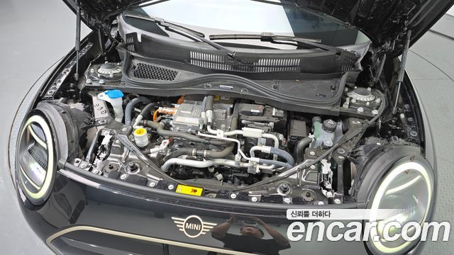 MINI Cooper Electric (IV) SE Favoured 2024 — фото 6