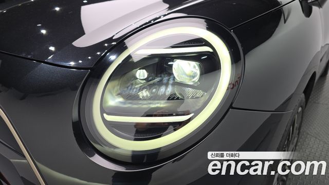 MINI Cooper Electric (IV) SE Favoured 2024 — фото 22