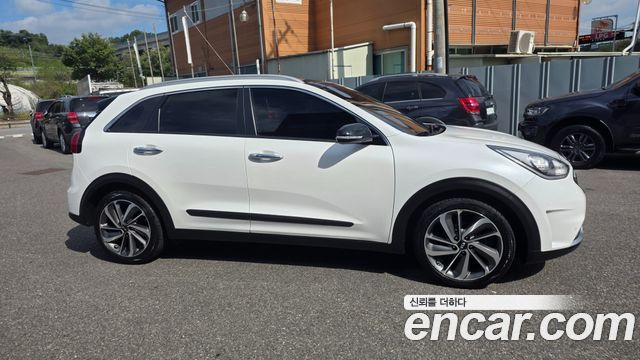Kia Niro Noblesse 2017 — фото 3