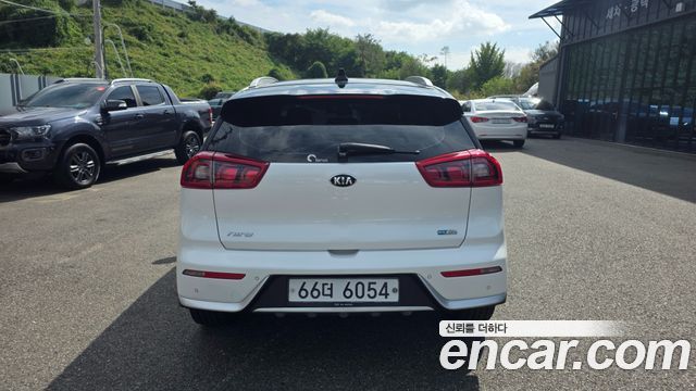 Kia Niro Noblesse 2017 — фото 5