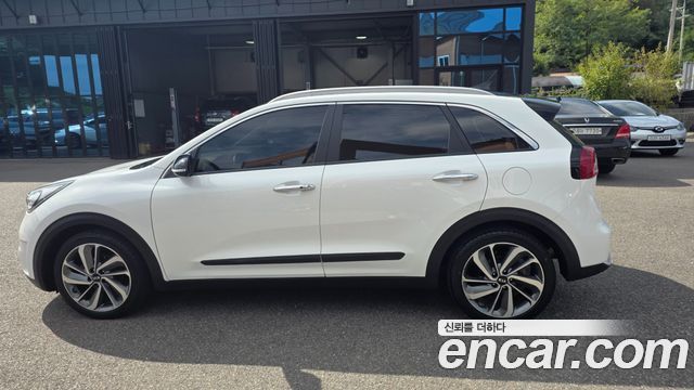 Kia Niro Noblesse 2017 — фото 7