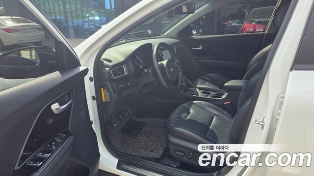 Kia Niro Noblesse 2017 — фото 15