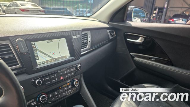 Kia Niro Noblesse 2017 — фото 18