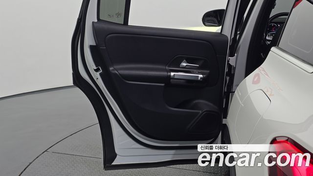 Mercedes-Benz GLB-Class (X247) GLB200 d 2023 — фото 25