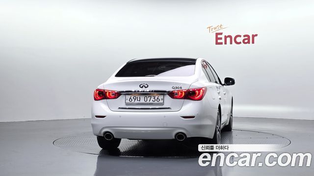 Infiniti Q50 3.5 Hybrid Essence 2016 — фото 4
