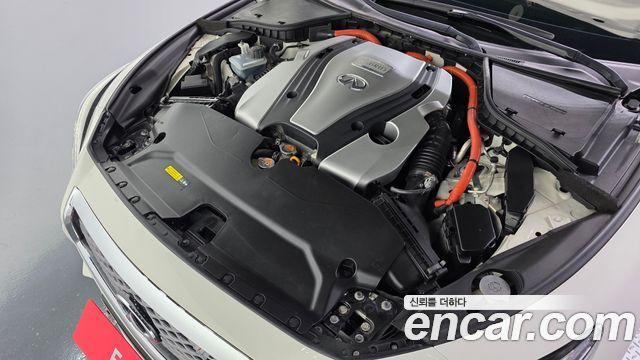 Infiniti Q50 3.5 Hybrid Essence 2016 — фото 6