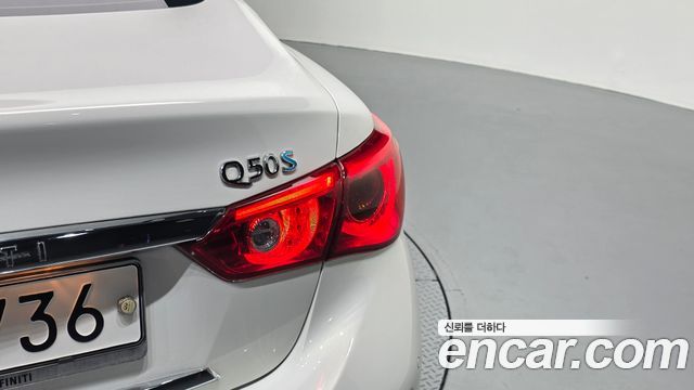 Infiniti Q50 3.5 Hybrid Essence 2016 — фото 23
