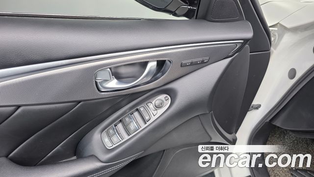 Infiniti Q50 3.5 Hybrid Essence 2016 — фото 28