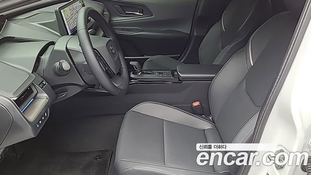 Toyota Prius (V) 2.0 XLE AWD 2026 — фото 10