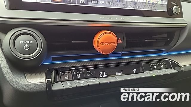 Toyota Prius (V) 2.0 XLE AWD 2026 — фото 18
