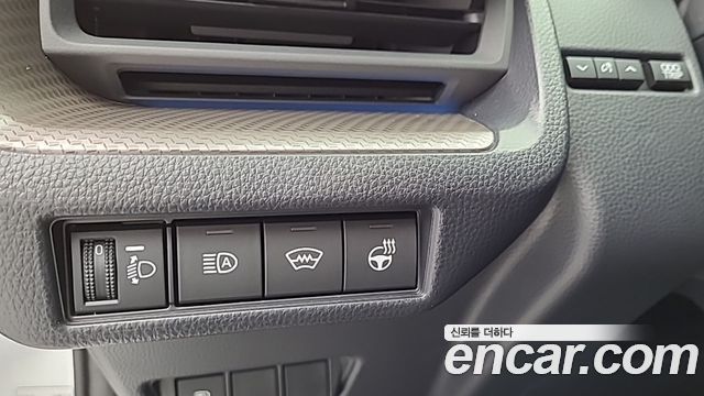 Toyota Prius (V) 2.0 XLE AWD 2026 — фото 19
