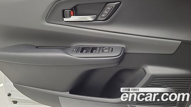 Toyota Prius (V) 2.0 XLE AWD 2026 — фото 20