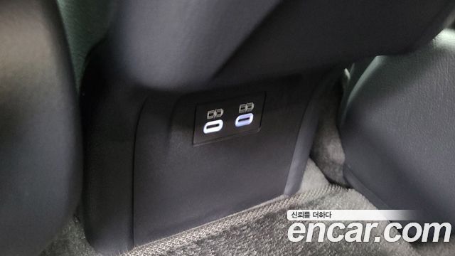Toyota Prius (V) 2.0 XLE AWD 2026 — фото 21