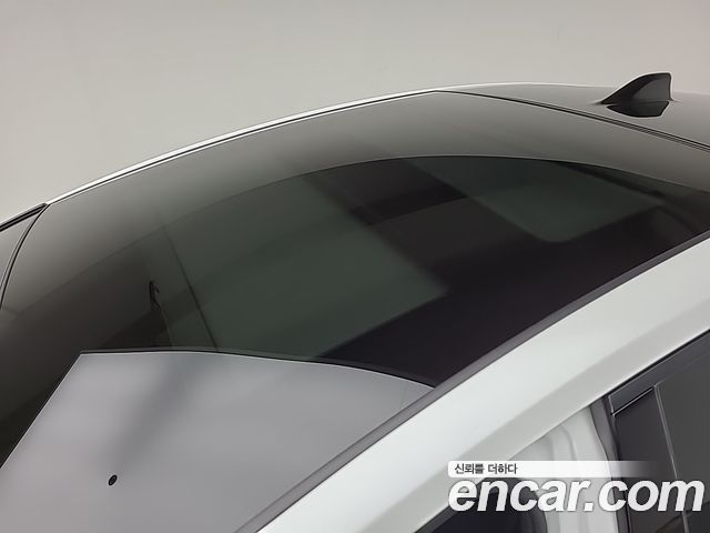 Toyota Prius (V) 2.0 XLE AWD 2026 — фото 24